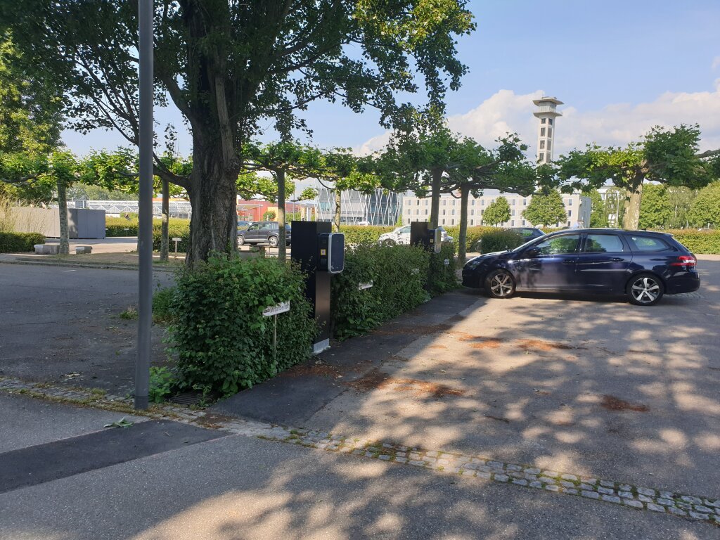 Gemeinschaftsparkplätze in einer Wohngemeinschaft.